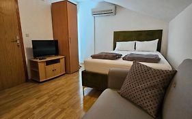 Apartment Green